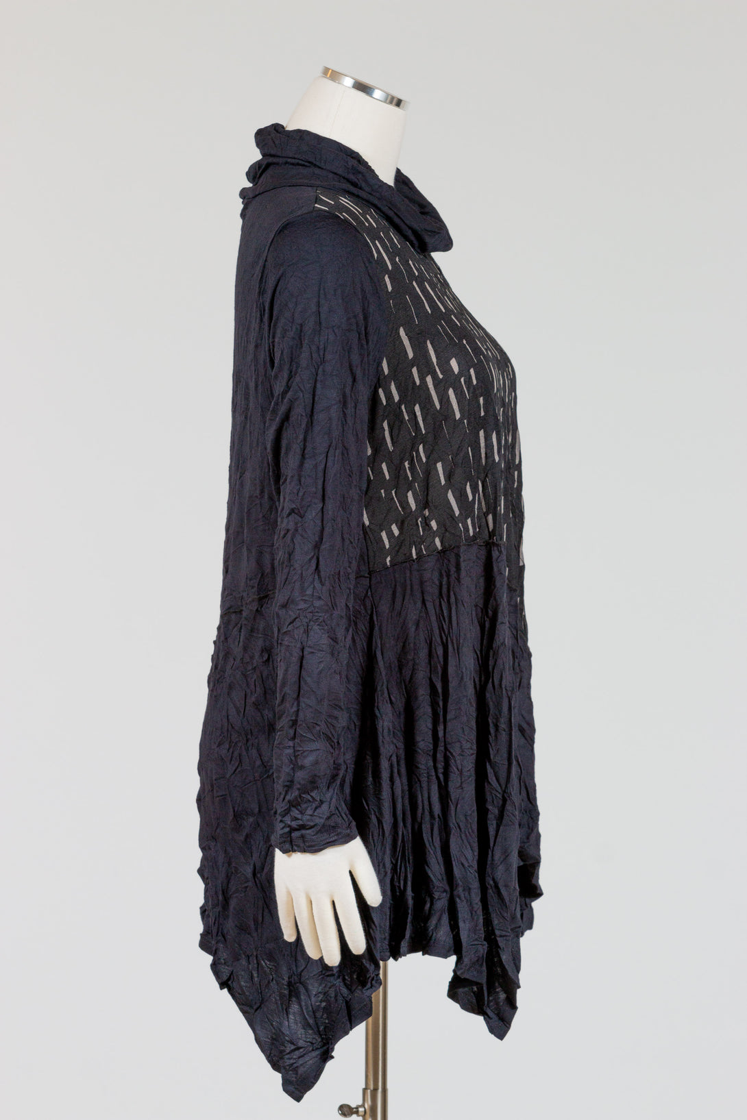 Chalet-Olive-Tunic-Crinkle-Mesh-Raisin-Black