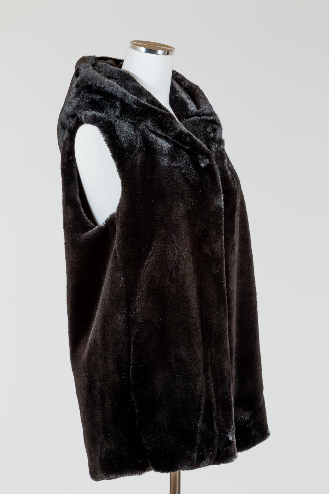 Capote-Lola-Hooded-Vest-FauxFur-Black