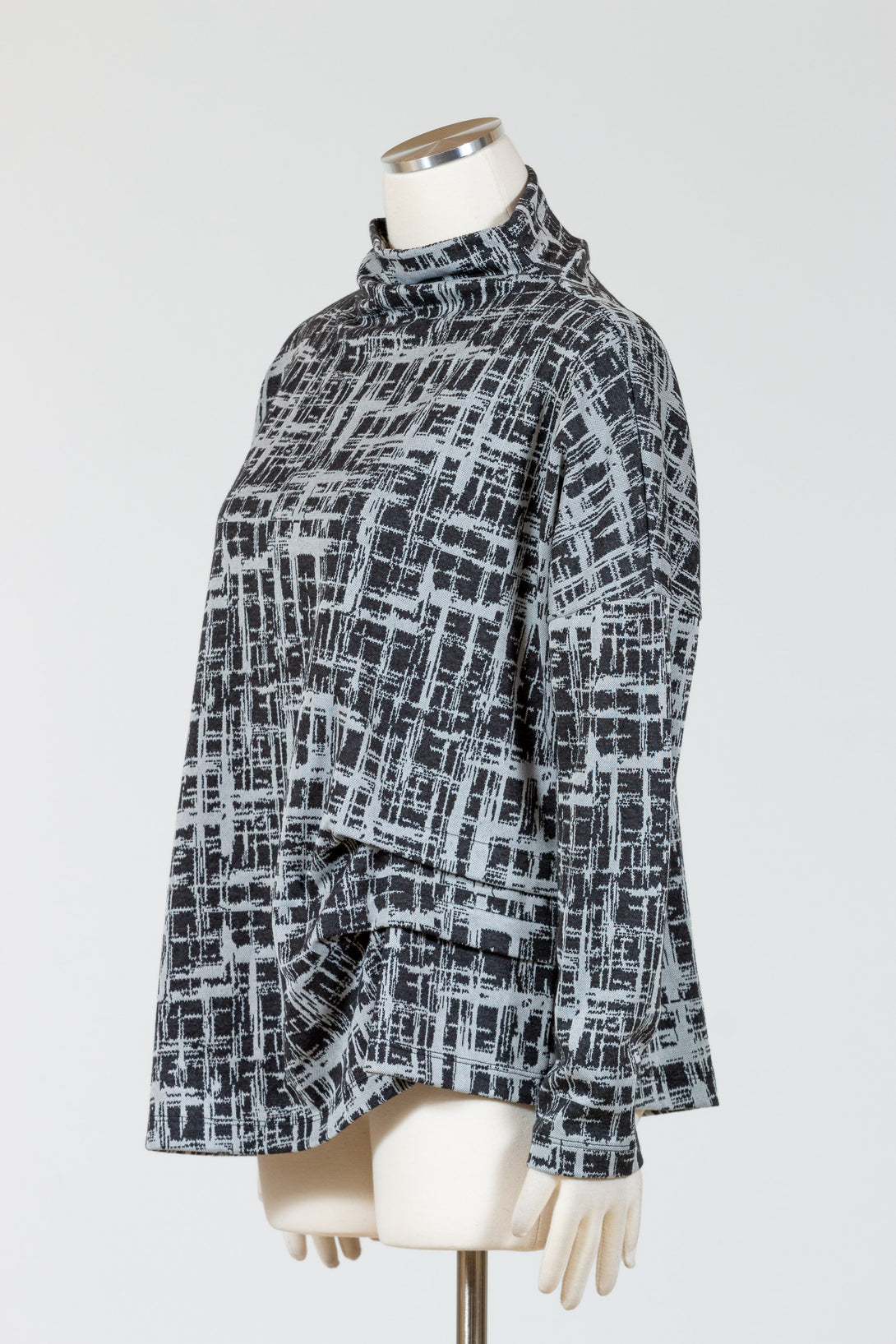 Chalet-Clothing-Dakota-Top-Black-Pattern