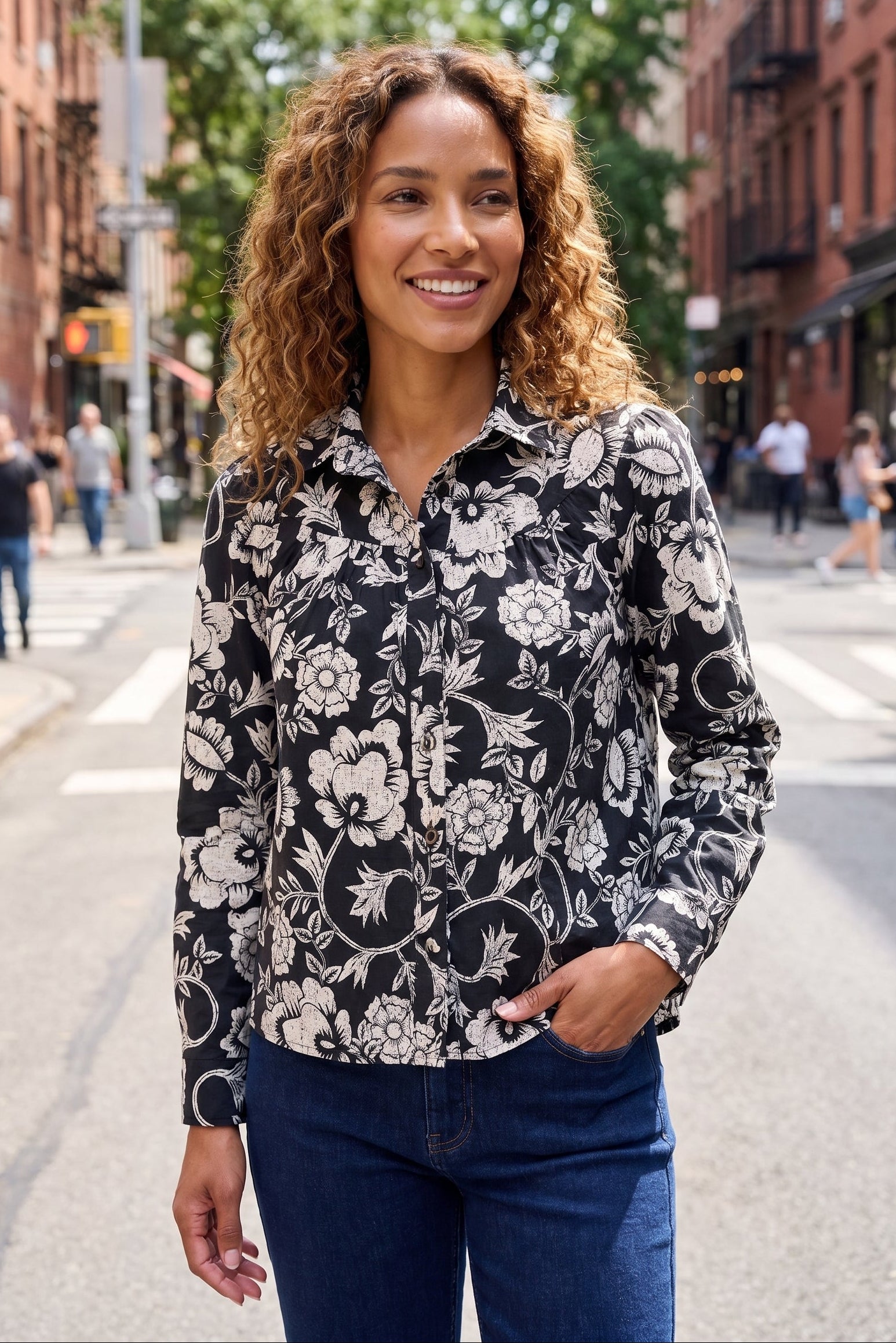 トップス AMERI 2WAY FROSTED GLASS FLOWER BLOUSE Tulip Sadie Blouse – Black & White Floral Button-Down