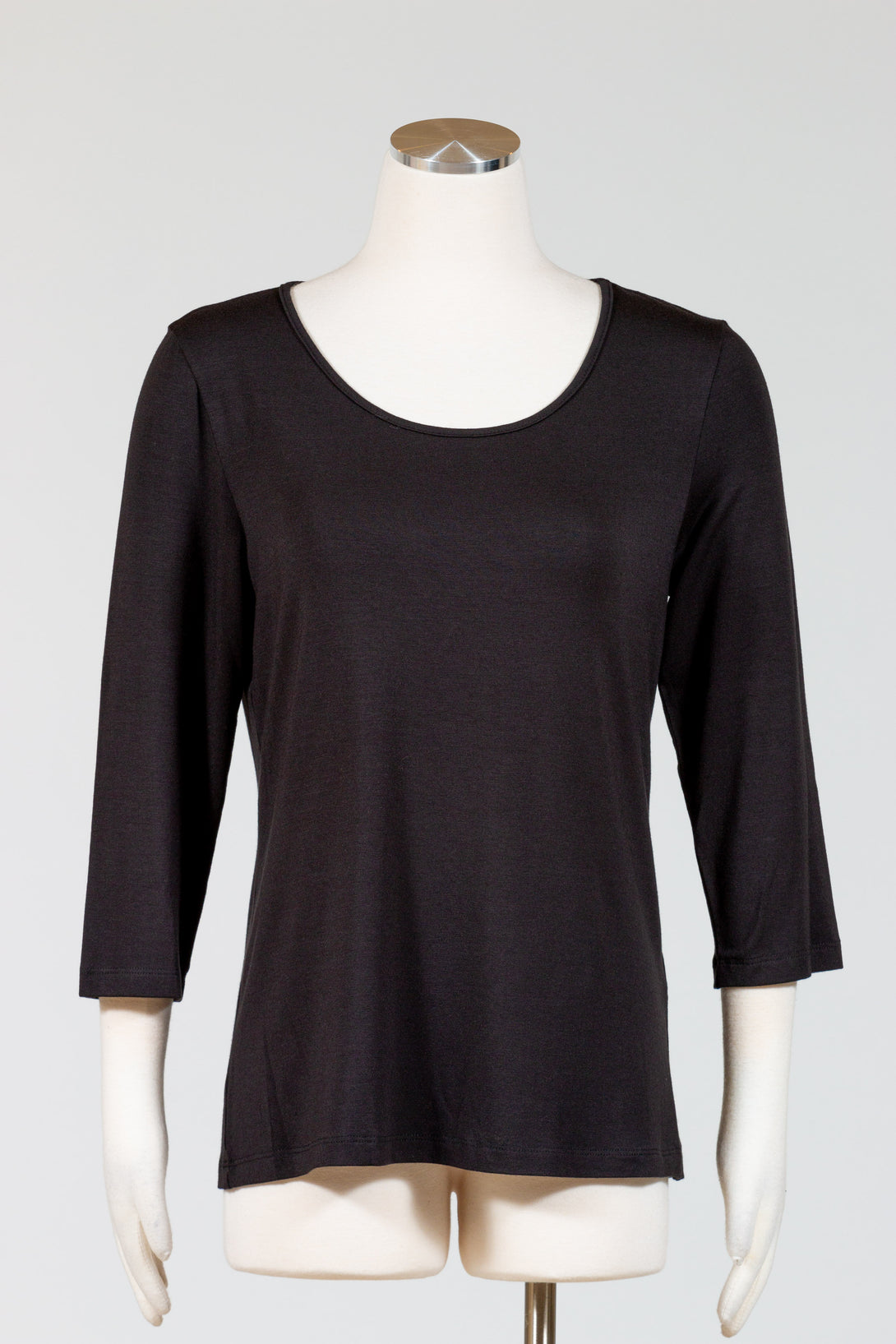 Chalet's 3/4 Sleeve Basic Top is a basic tee with a three quarter sleeve and modest scoop neckline.