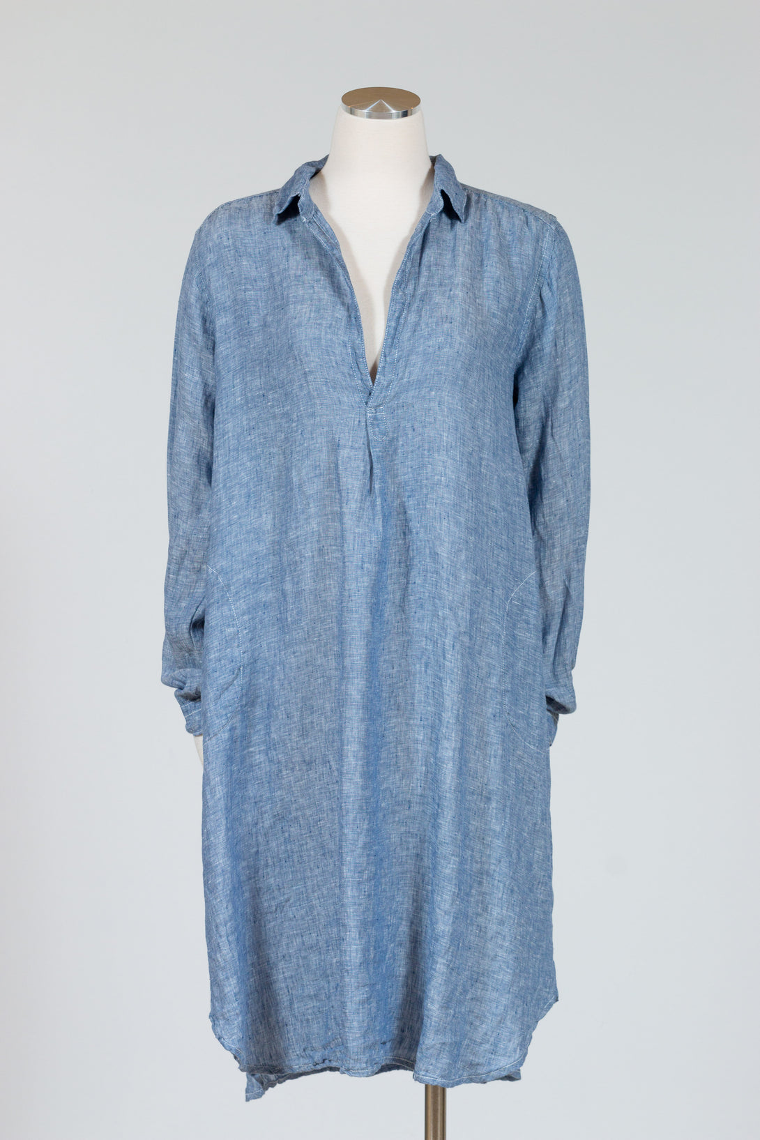 CP Shades Lara Dress is a long-sleeved, lightweight chambray linen and open v-neck artist smock style dress that is comfortable and stylish. 