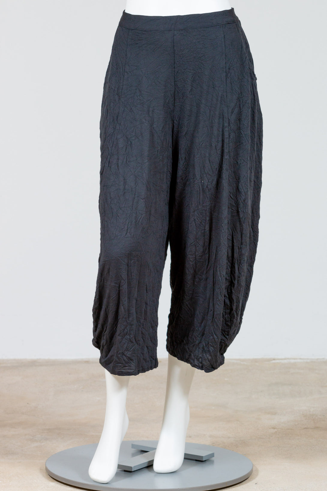 LIV-Habitat-Crinkle-Knit-Lantern-Pant-Black