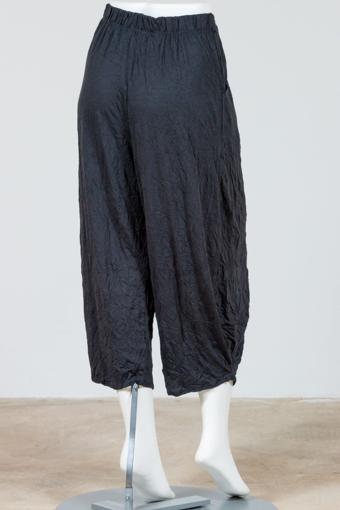 LIV-Habitat-Crinkle-Knit-Lantern-Pant-Black